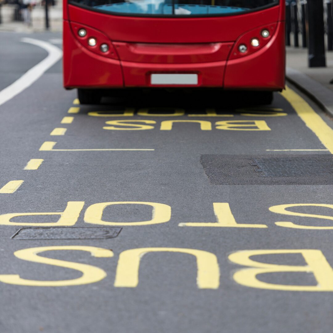 hubspot square (half size) - 2022-02-22T134424.153 reading buses